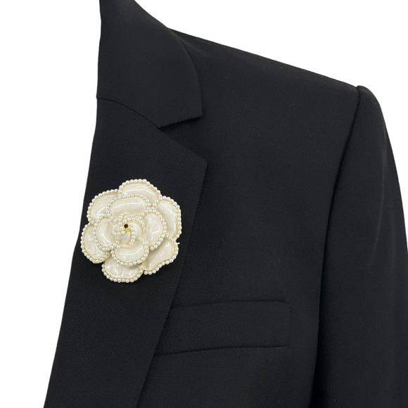 NEW- Camellia Flower Brooch with Faux Pearls White Pearl Gold Tone 1.5" - Picture 8 of 8